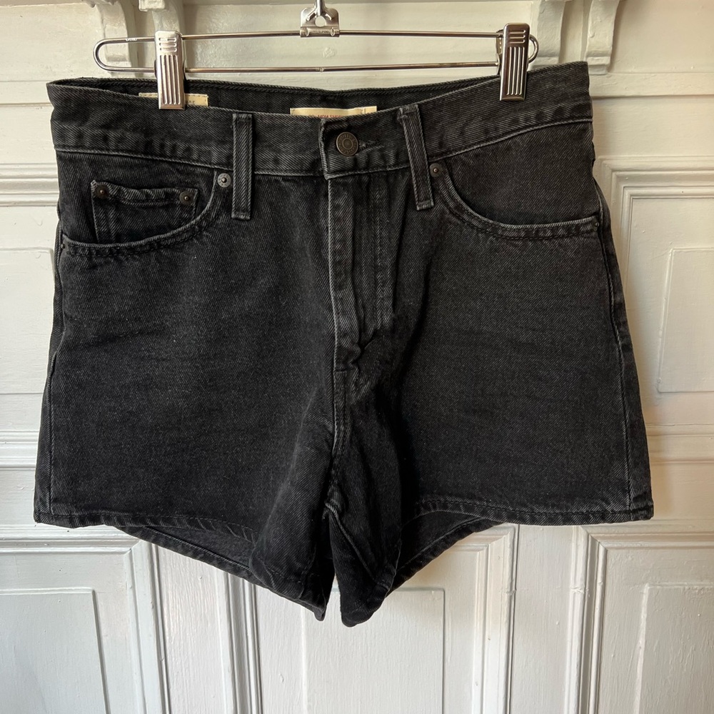 Levi’s 80’s Mom Shorts- Black Denim High-Waisted Shorts